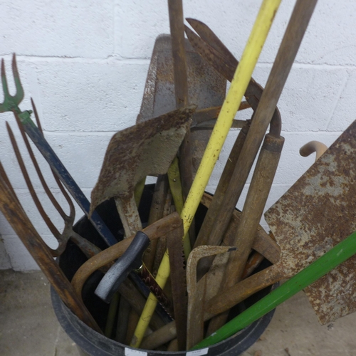 5169 - A large quantity of assorted garden tools including spades, forks, rake, shears, hoes, bow saw, pick... 