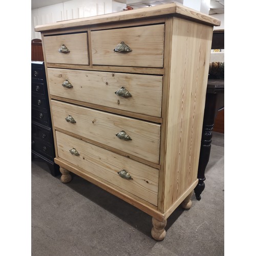 200 - A Victorian style pine chest of drawers