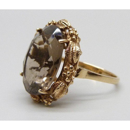 7052 - A 9ct gold ring set with a large smoky quartz, 1.8cm stone, 6.2g, O/P