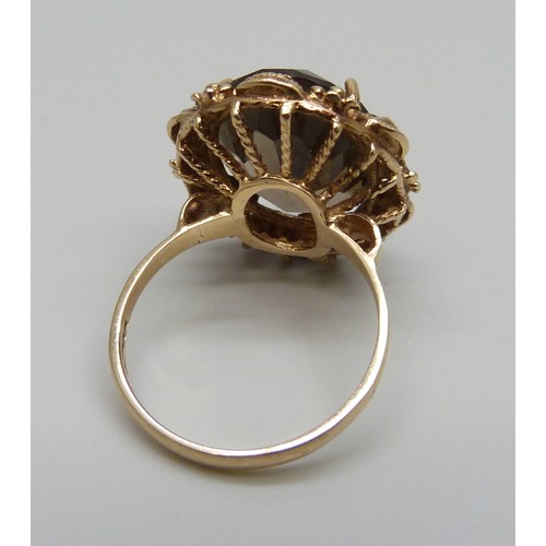 7052 - A 9ct gold ring set with a large smoky quartz, 1.8cm stone, 6.2g, O/P