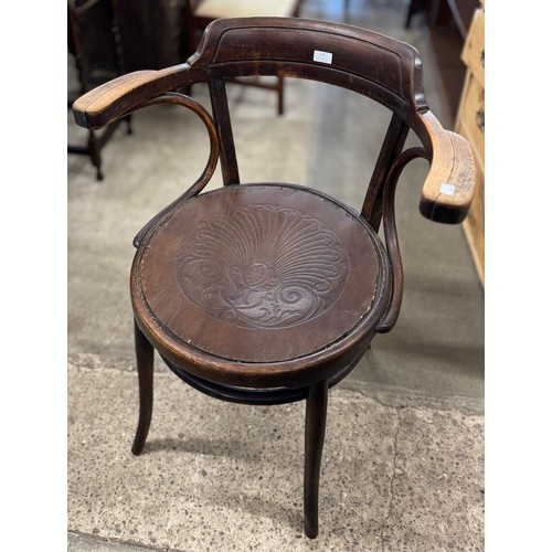 224 - An early 20th Century beech bentwood elbow chair