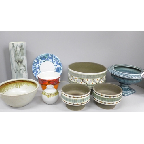 2063 - A collection of assorted stoneware studio pottery including three Glyn Colledge Sycamore pots, Chris... 