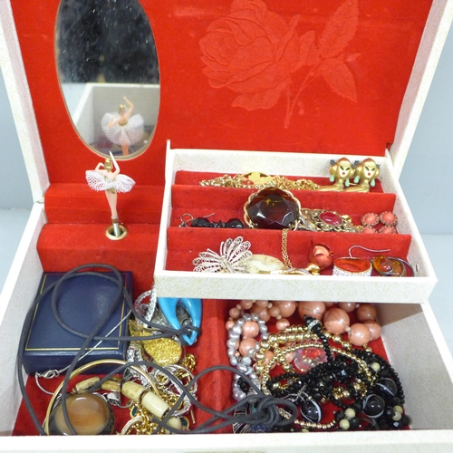 2065 - Jewellery box and contents including a Murano glass pendant, a Butler & Wilson brooch, etc.