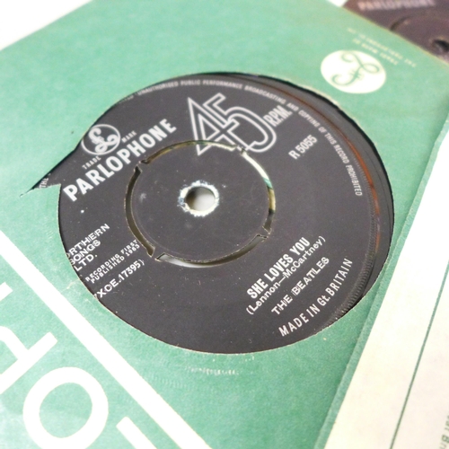 2070 - Eighteen The Beatles and The Rolling Stones 45 rpm 7