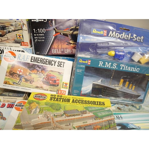 2113 - A collection of fourteen models, aircraft, vehicles and accessory sets, including 7x Airfix, 2x Reve... 