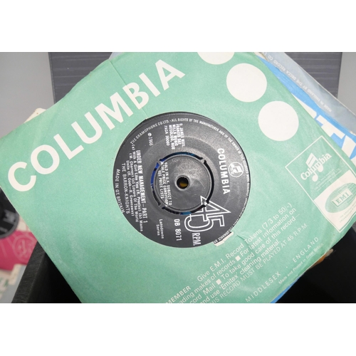 2159 - A collection of approximately seventy-five 1960s 45 rpm 7