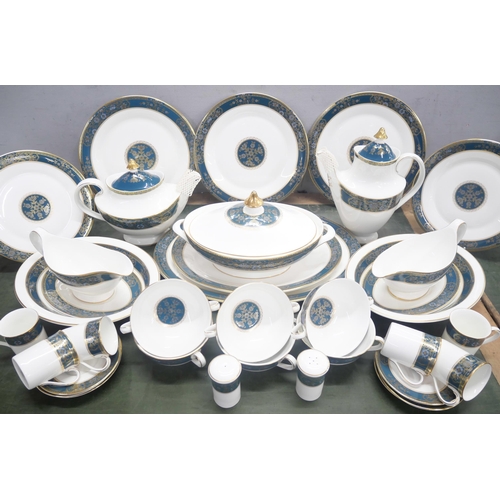 2169 - A large Royal Doulton fine bone china dinner and tea service, in the Carlyle pattern. Comprising of ... 