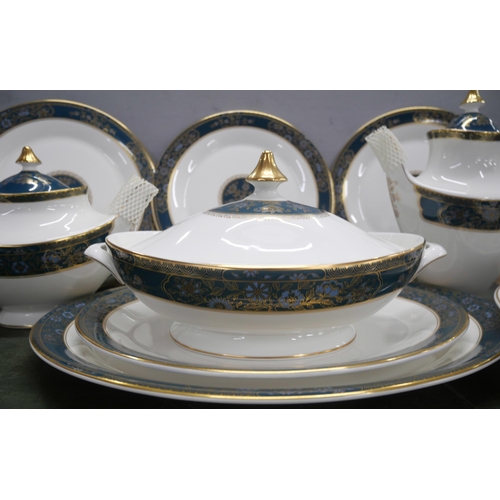 2169 - A large Royal Doulton fine bone china dinner and tea service, in the Carlyle pattern. Comprising of ... 