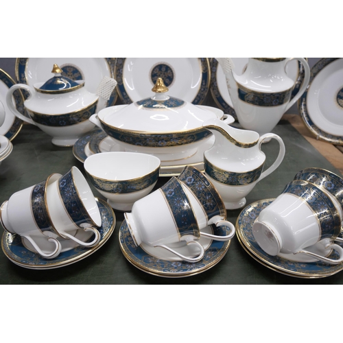 2169 - A large Royal Doulton fine bone china dinner and tea service, in the Carlyle pattern. Comprising of ... 