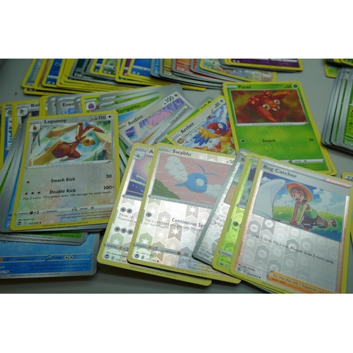 2176 - 200+ Holo Pokémon cards