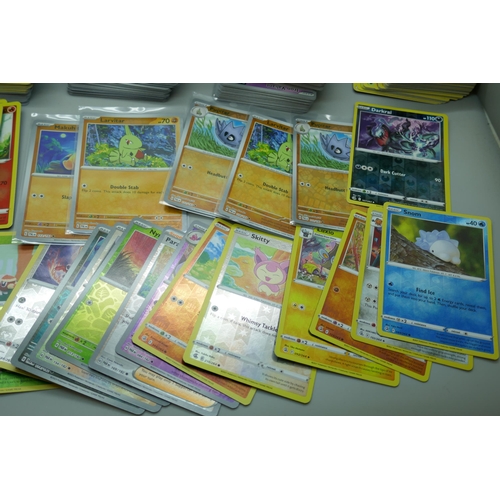 2177 - 600+ Pokémon cards including a quantity of Holographic