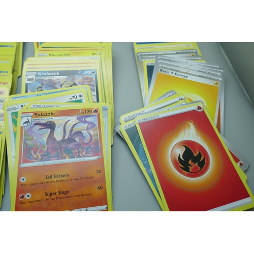 2178 - 600+ Pokémon cards including a quantity of Holographic