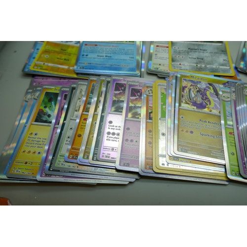 2178 - 600+ Pokémon cards including a quantity of Holographic