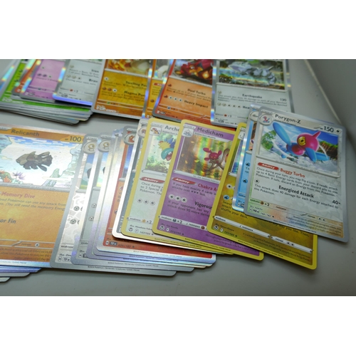 2178 - 600+ Pokémon cards including a quantity of Holographic