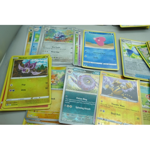 2181 - 600+ Pokémon cards including a quantity of Holographic