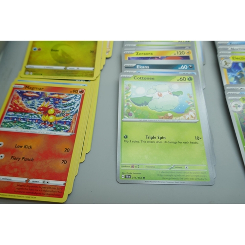 2181 - 600+ Pokémon cards including a quantity of Holographic