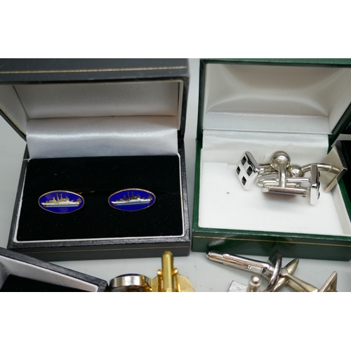 2189 - Over 50 pairs of cufflinks, including Masonic, Swarovski, Crystal, etc.