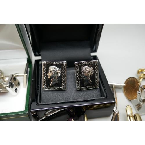 2189 - Over 50 pairs of cufflinks, including Masonic, Swarovski, Crystal, etc.