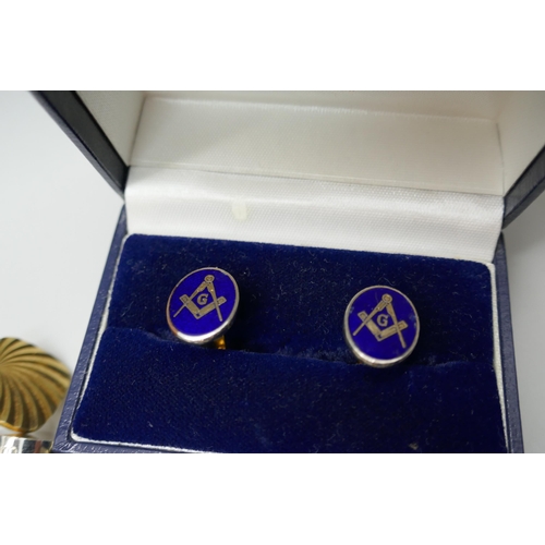 2189 - Over 50 pairs of cufflinks, including Masonic, Swarovski, Crystal, etc.