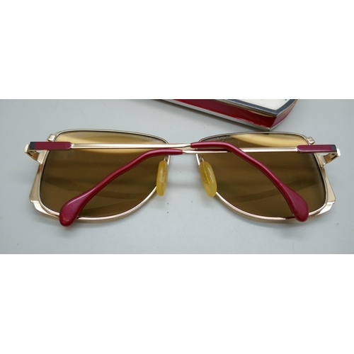 2191 - A pair of vintage Zeiss West Germany sunglasses, with a case