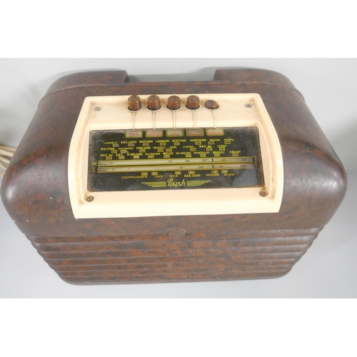 2223 - A vintage 1950s Bush Bakelite radio model DAC.10