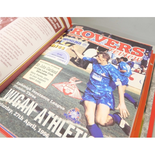 2246 - A large collection of Nottingham Forest football programmes in sixteen Forest programme folders. **P... 