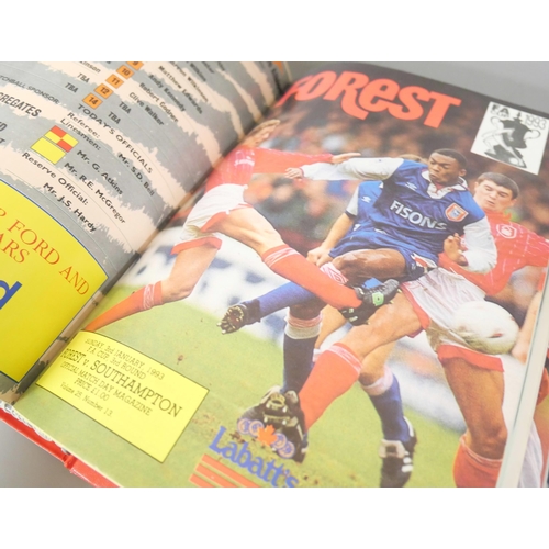 2246 - A large collection of Nottingham Forest football programmes in sixteen Forest programme folders. **P... 