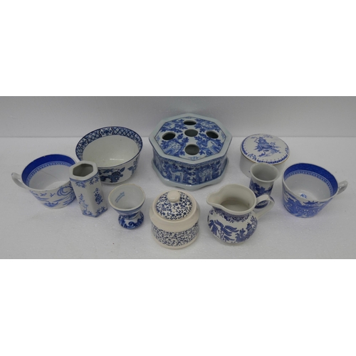 2270 - A collection of decorative china plates to include Limoges, Delftware, and more. Lots of examples in... 