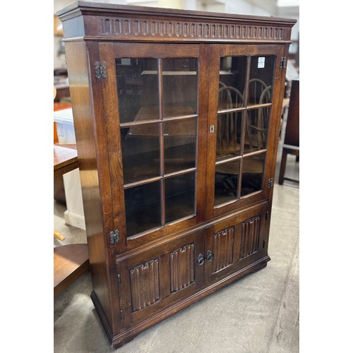 240 - An early 20th Century oak linenfold bookcase