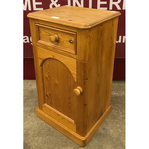 274 - A Victorian style pine pot cupboard