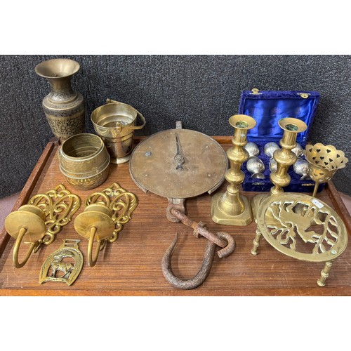 311 - Assorted brass and copperware and a metal steamer trunk