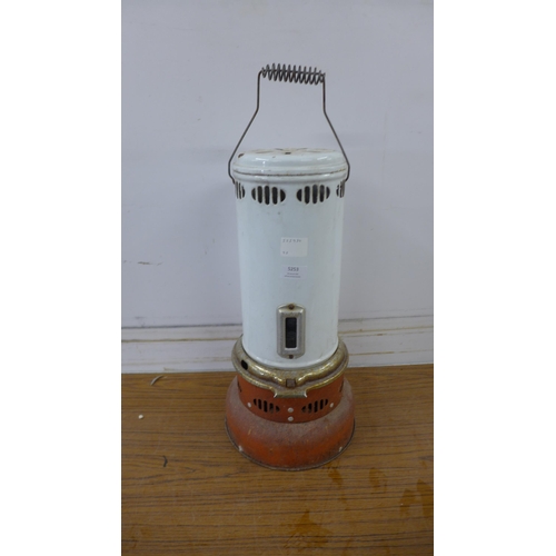 5253 - A Valor vintage paraffin heater