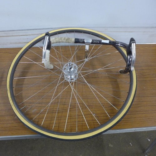 5258 - A set of Mavic G-40 road bike wheels with tyres and Capagnola hubs, a Rigida Nova road bike wheel an... 