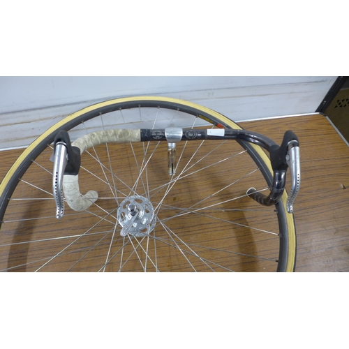 5258 - A set of Mavic G-40 road bike wheels with tyres and Capagnola hubs, a Rigida Nova road bike wheel an... 