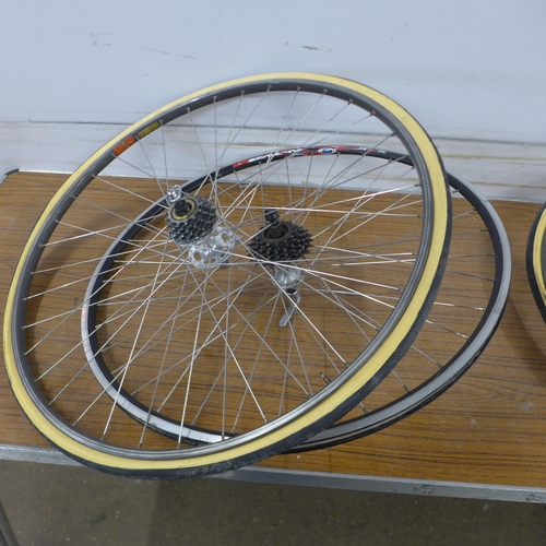 5258 - A set of Mavic G-40 road bike wheels with tyres and Capagnola hubs, a Rigida Nova road bike wheel an... 