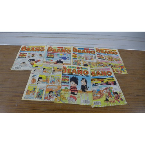 5268 - A large quantity of vintage annuals and comics including The Beano, The Dandy, The Topper, Whizzer a... 