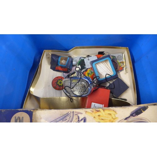 5267 - A quantity of assorted vintage miscellaneous items, including a 'Villa' French fried potato cutter, ... 