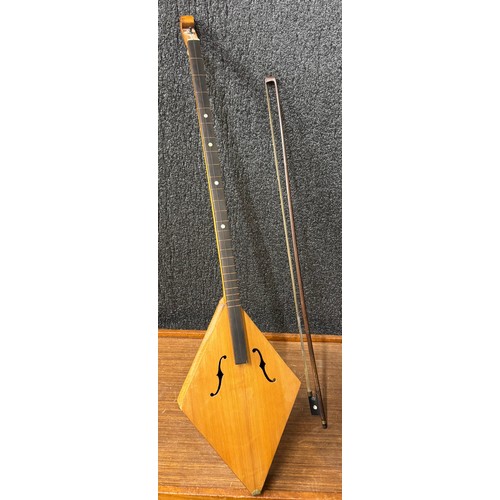 326 - A single string Alto fiddle, cased