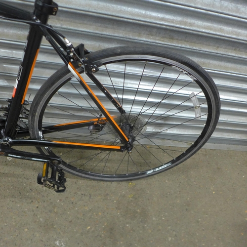 5122 - A Giant Defy Aluxx aluminium framed road racer bike - damaged rear hanger *This lot is a Police Repo... 