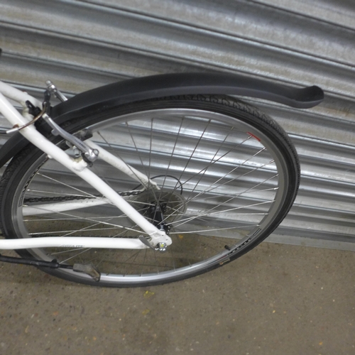 5123 - A Raleigh Urban two 24 speed road bike with rear mud guard *This lot is a Police Repossession