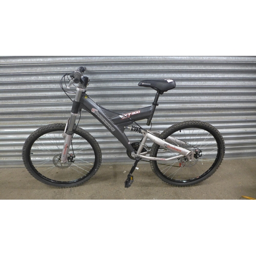 5124 - A Shockwave XT900 alloy tubing framed full suspension mountain bike with 21 speed grip shift gearset... 