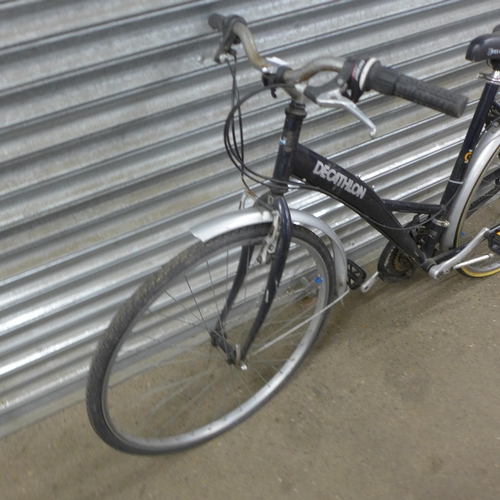 5128 - A Decathlon Hybrid step over city bike