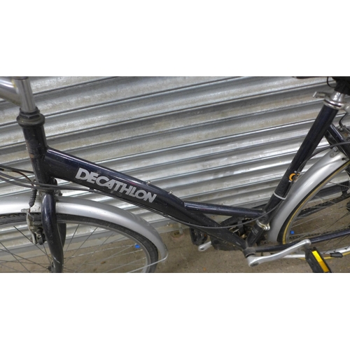 5128 - A Decathlon Hybrid step over city bike