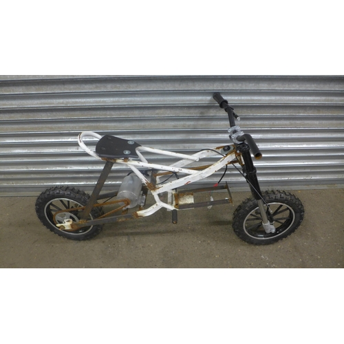 5132 - An electric scooter and an electric bike frame