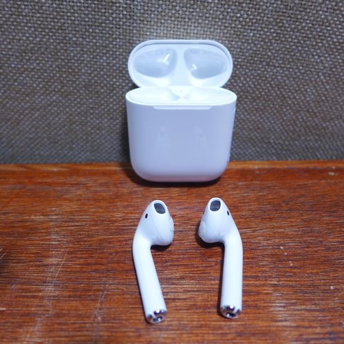 6071 - Apple AirPods with charging case (2nd generation) model no: mv7n2zm/a, Original RRP £99.99 + VAT (35... 