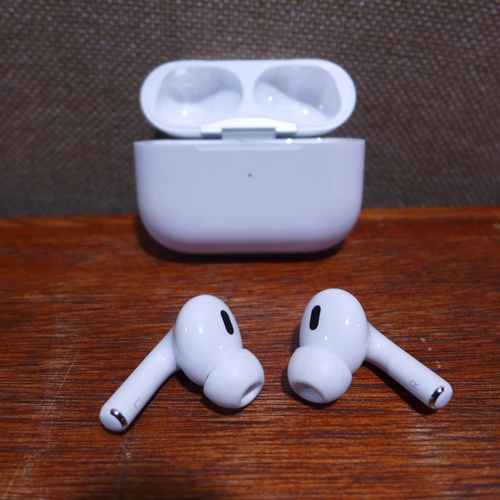 6081 - Apple AirPods Pro with magsafe charging case (2nd generation) (USB-C) model no: mtjv3zm/a, Original ... 