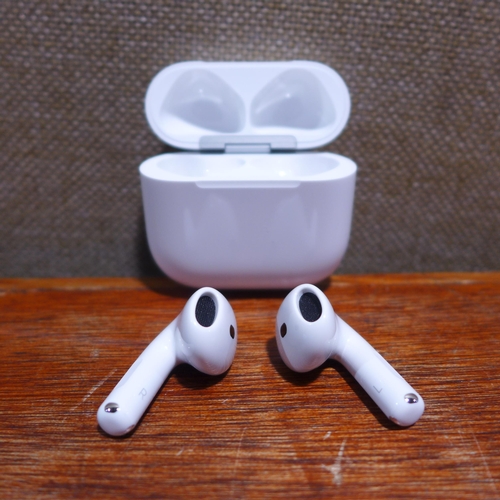 6100 - Apple AirPods with charging case and active noise cancellation (4th generation) (USB-C) model no: mx... 