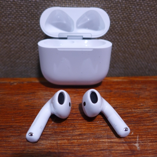 6101 - Apple AirPods with charging case and active noise cancellation (4th generation) (USB-C) model no: mx... 