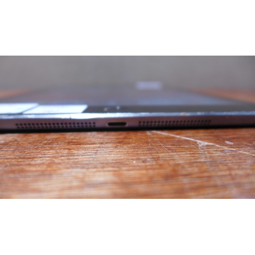 6137 - Apple iPad Air Space Grey 16GB (1st generation) model no: md791b/b (480-707) *This lot is subject to... 