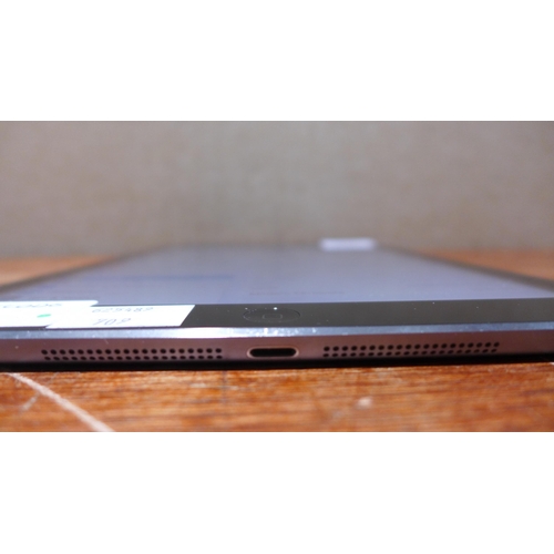 6139 - Apple iPad Air Space Grey 16GB (1st generation) model no: fd791b/b (480-709) *This lot is subject to... 